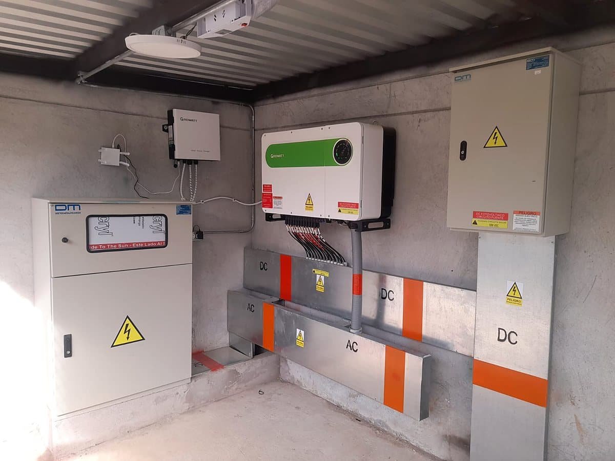 Cuarto técnico: inversor y tableros